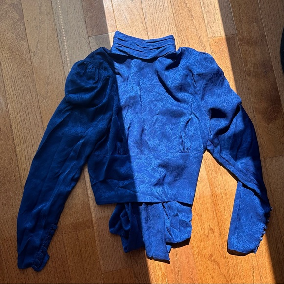 Revolve L’Academie Suzanne Top in Navy - Picture 4 of 6